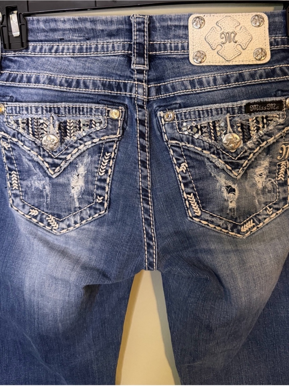 Gorgeous Miss Me Standard Skinny Jeans With Embellished Pockets 31” Inseam